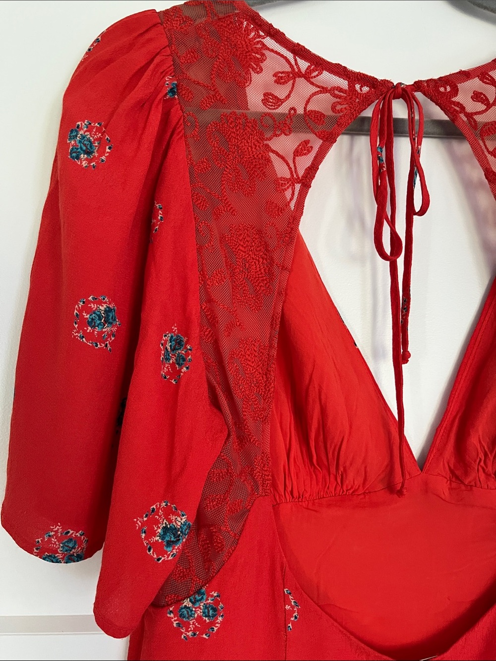 Free People Mockingbird Coral Red Floral Deep V Mini Dress - Size 10 - Picture 8 of 12